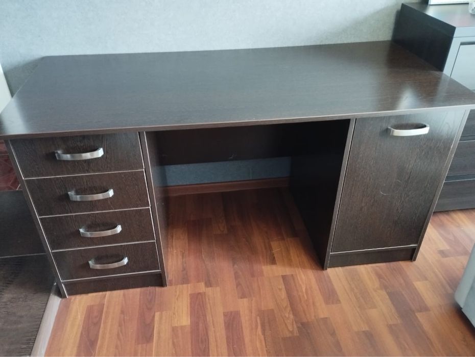 Продам письменный стол