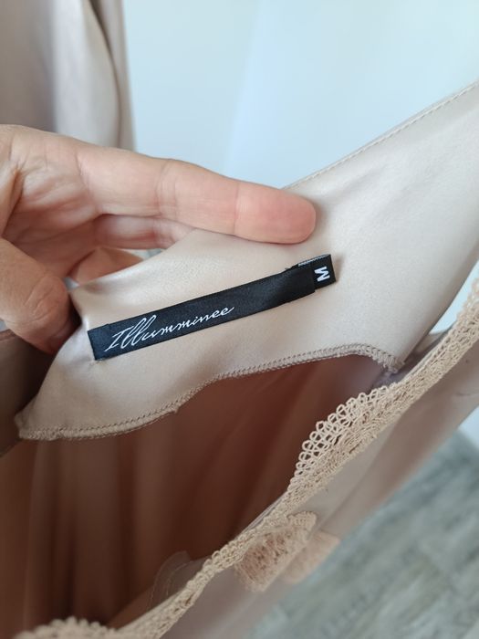 Стенена рокля на Illumminee