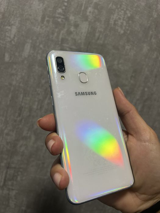 Samsung a40 бял и син