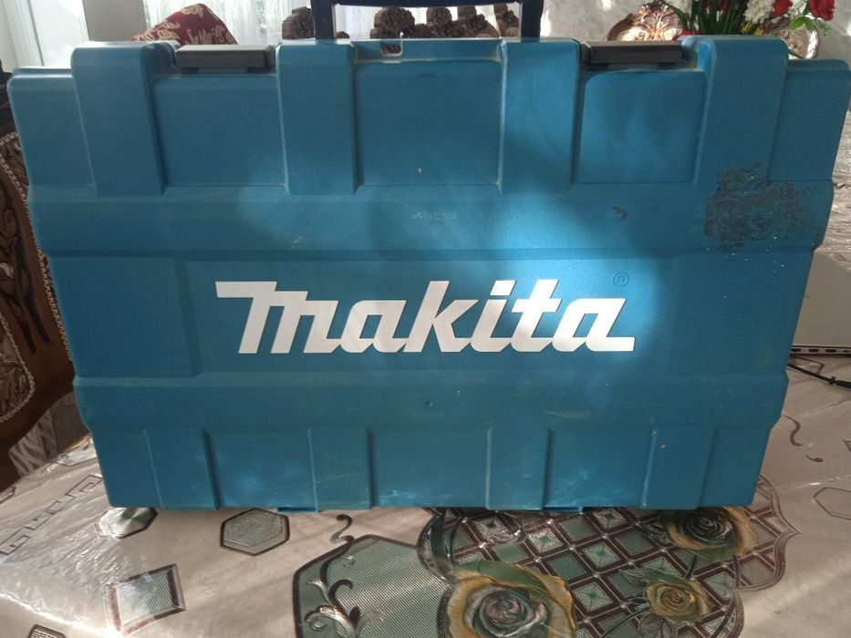 Отбойный молоток Макита