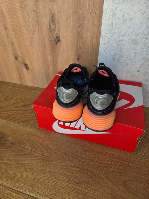 Nike Air Max 2090 в разцветка "Pure Platinum