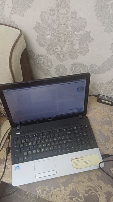Acer yaxshi ishlatilgan ayol kishi ishlatgan hech qati sinmagan yaxshi