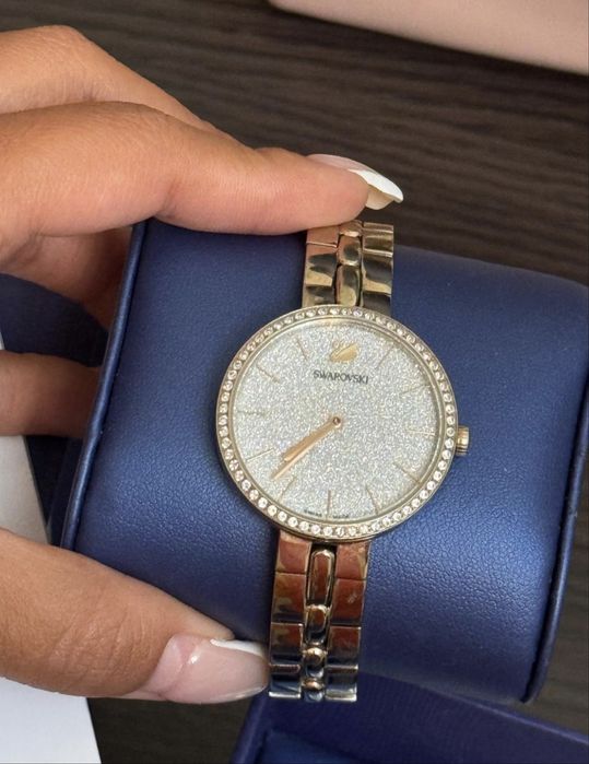 Часы бренда Swarovski