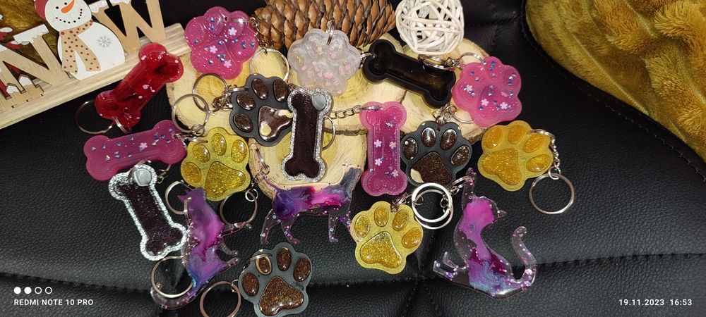 Decorațiuni din rășină epoxidică lucrate manual cu meticulozitate