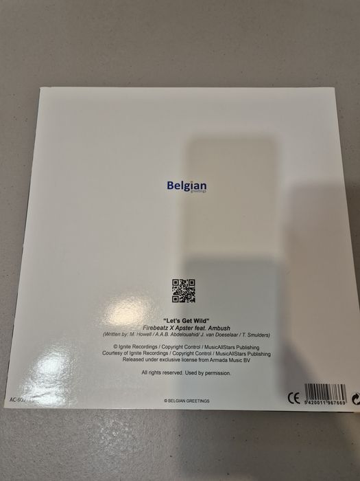 Музикална картичка за рожден ден с размер 30х30см на belgian greetings