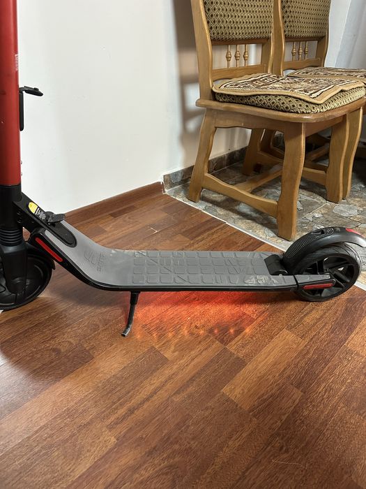Trotinetă Electrică SEAT MÓ 25 (Ninebot ES2) – Stare Excelentă