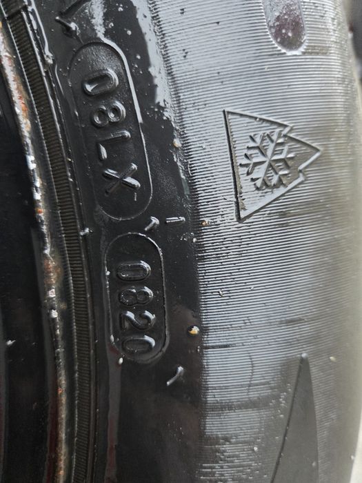 Jante echipate cu cauciucuri de iarna. 205.65.15