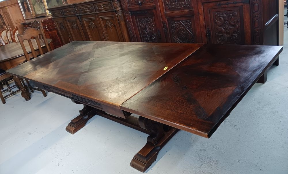 Антикварен комплект - бюфет, разтегателна маса и шест стола