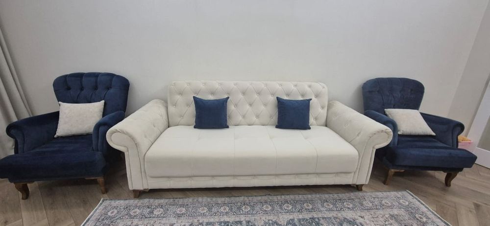 Продается диван с двумя креслами