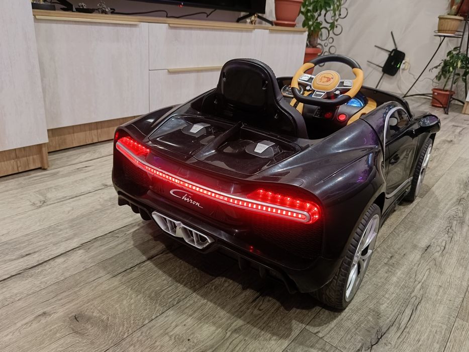 Продам детский электромобиль буггати черон