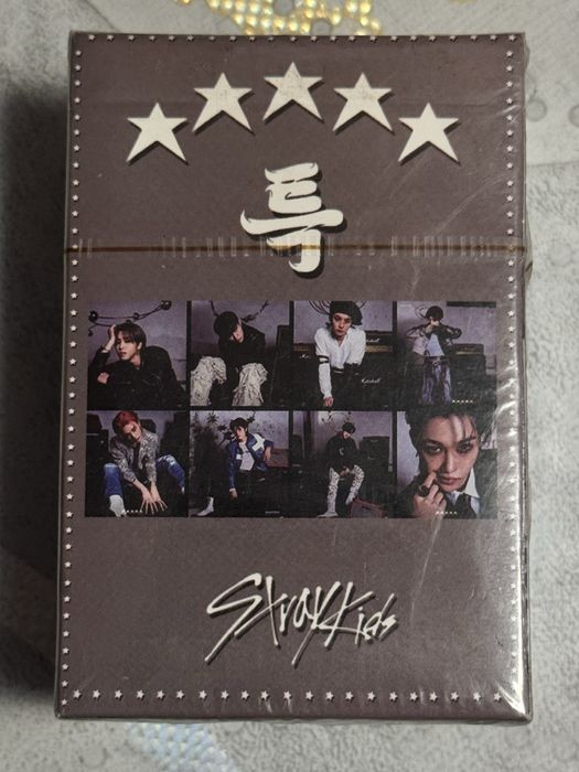 Карточки к-поп исполнителей