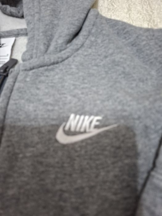 Суичър за момче и момиче светло сив  с цип  и два джоба