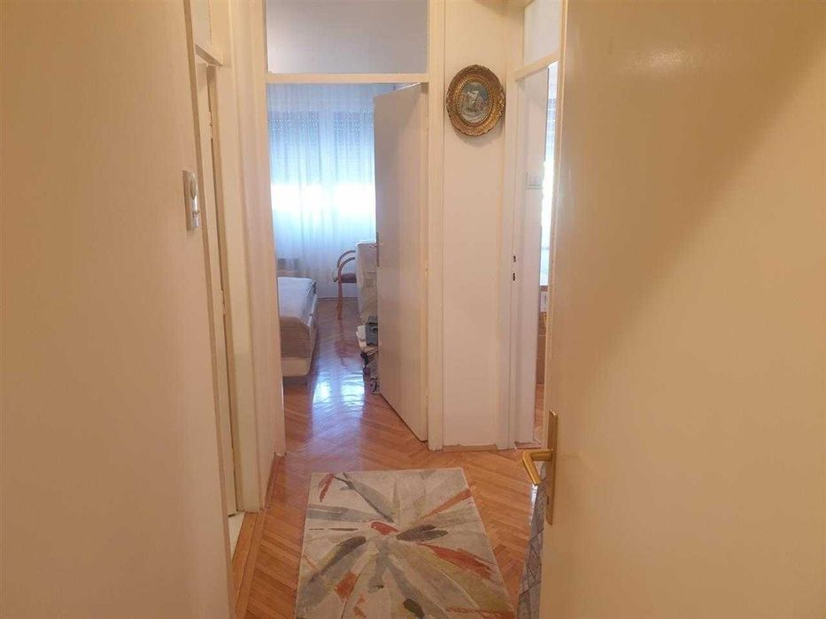 Дава се под наем Тристаен апартамент в Пловдив, Съдийски - 85 кв.м за 428.4 € - Снимка #1