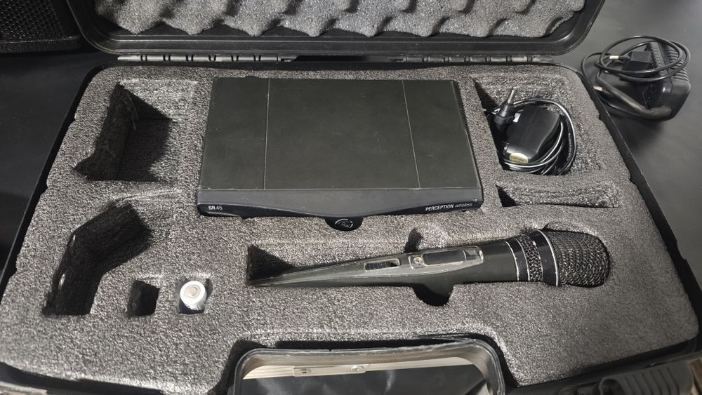 AKG Perception Безжичен вокален микрофон