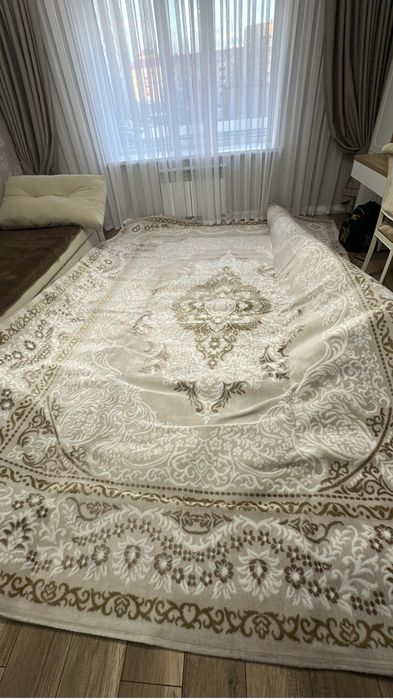 Продам ковер новый