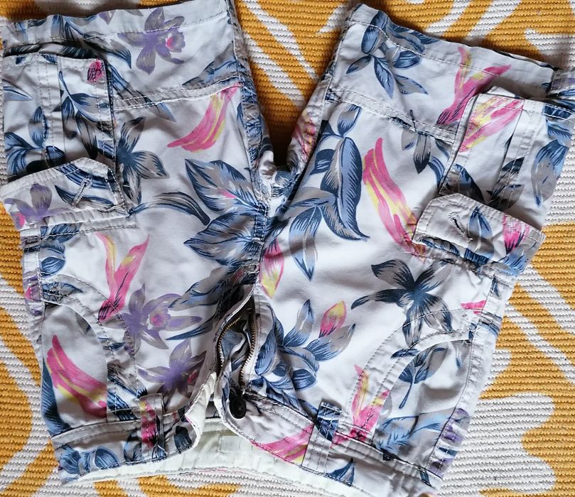 Pantaloni scurti pt 5 ani, marca  Koton