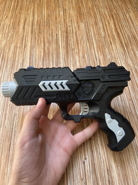 Продам бинокль и игрушечный пистолет