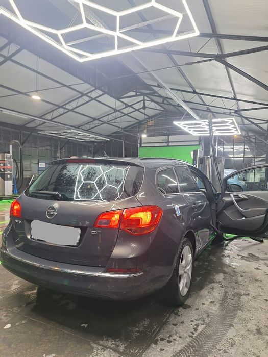 Opel Astra J Sports Tourer 2014 - întreținută/gata de drum