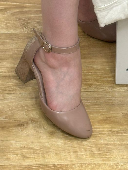 Обувь женская ( кросовки новые) , остальные б/у