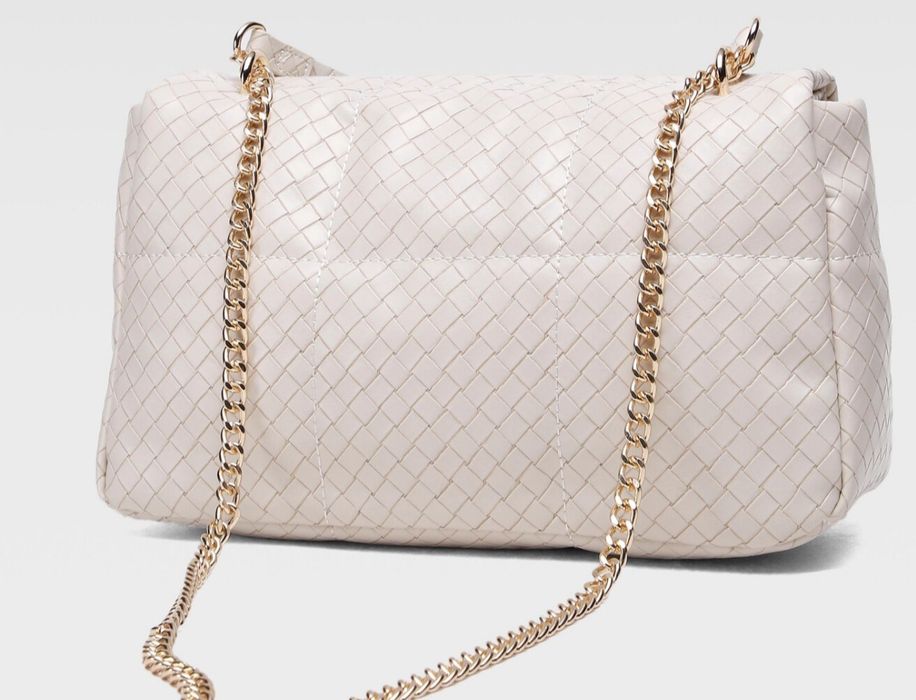 Нова дамска чанта бежова