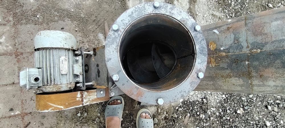 Продам шнек для подачи зерна и цемента