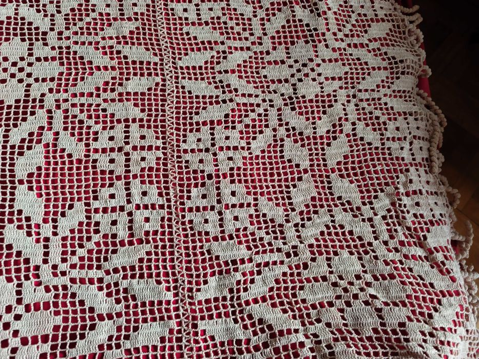 Продавам плетени на една кука покривки