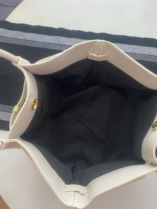 Дамска чанта ……….