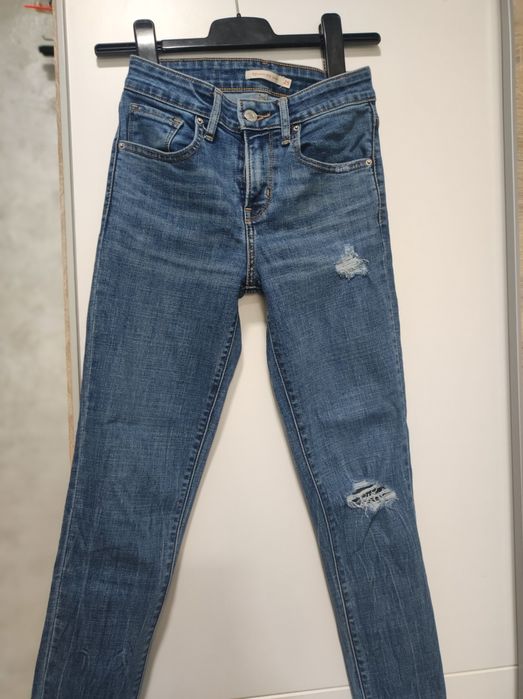 Дамски дънки на символични цени