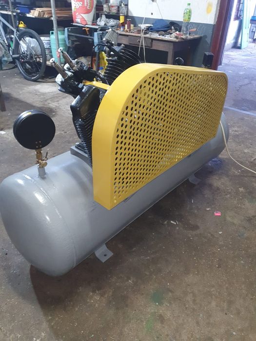 Compresor trifazic 400L ,15 bari made in Germany.L 2 metri