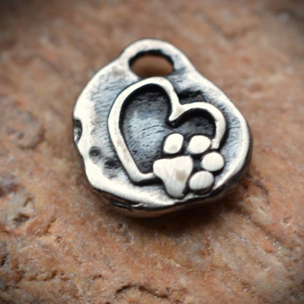 Сребърен медальон сърце с лапичка 925 – за любители на животни