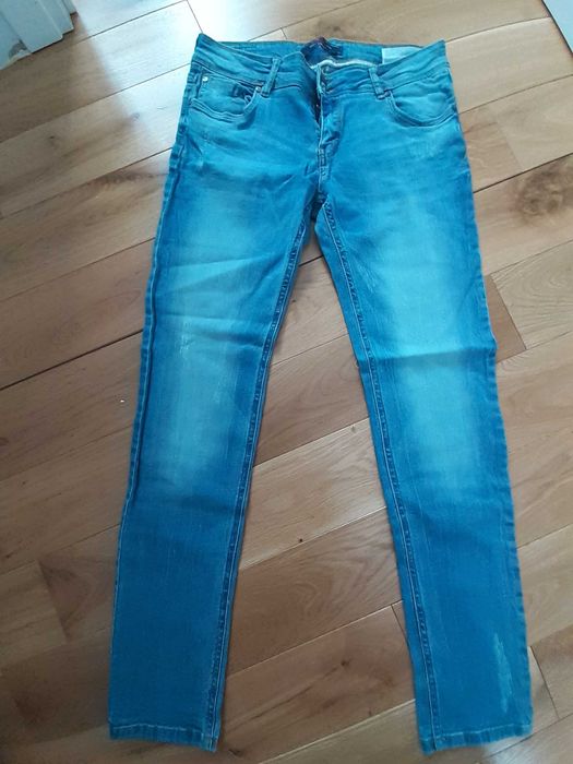 Blugi Bershka marimea M