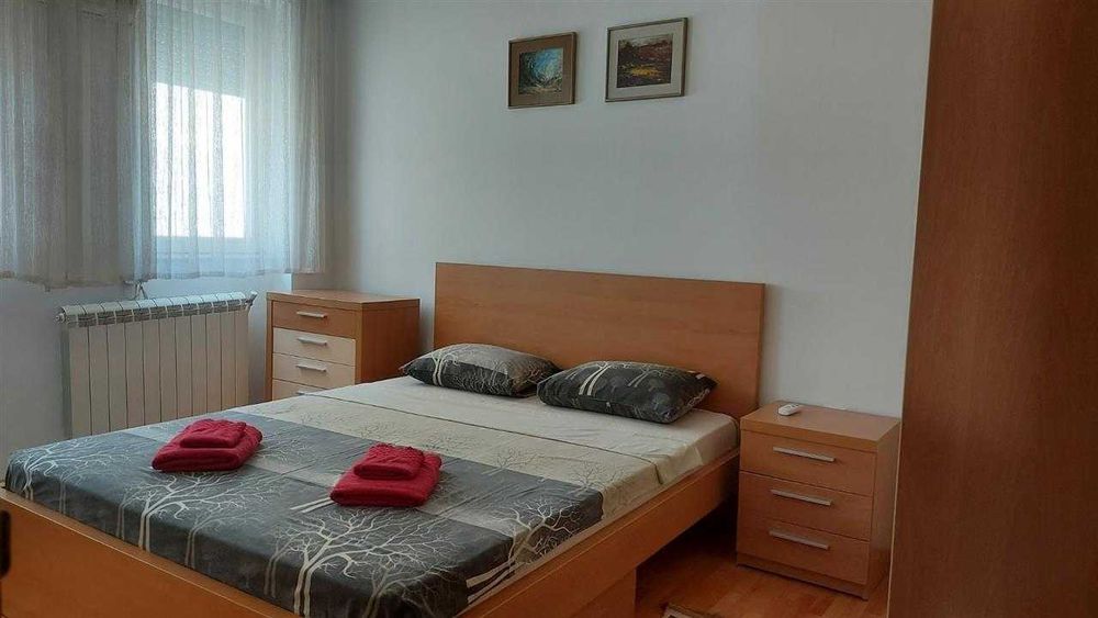 Дава се под наем Тристаен апартамент в София, Банишора - 95 кв.м за 561 € - Снимка #1