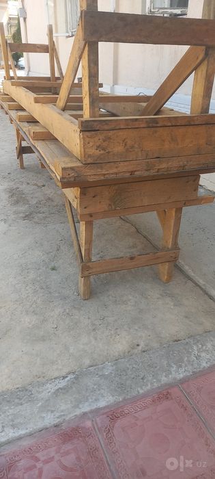 Taxtali stol sotiladi