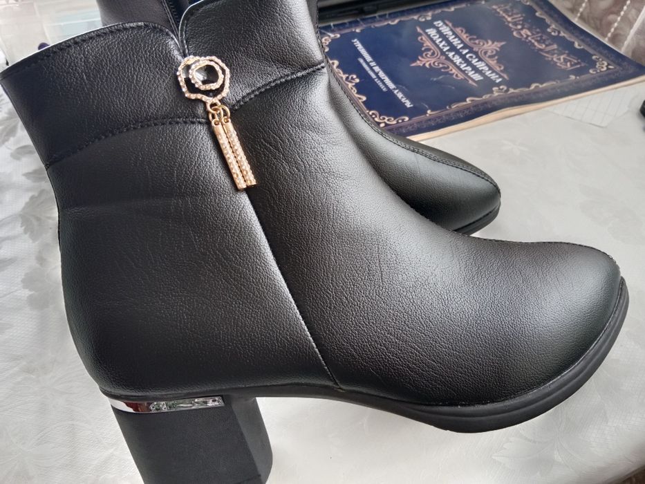 Продам замщевые ботики, туфли, полусапожки