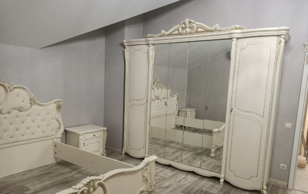 Спальный гарнитур лорена