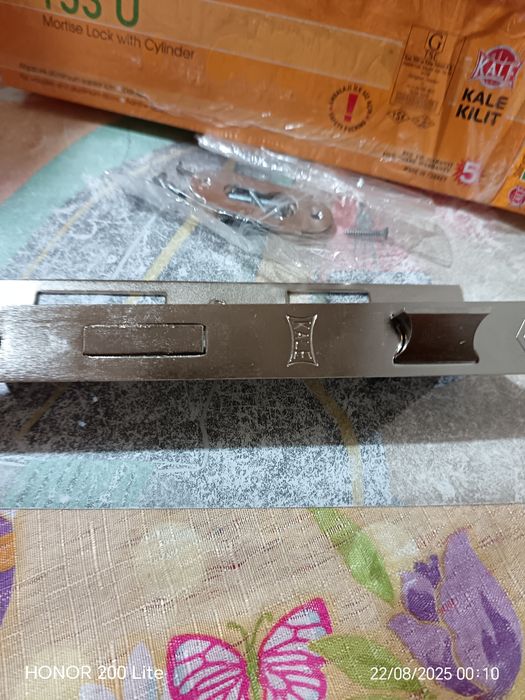 Дръжки за дограма и брави без секрет