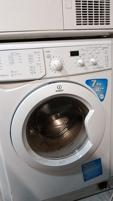 Продавам пералня Индезит 7кг.