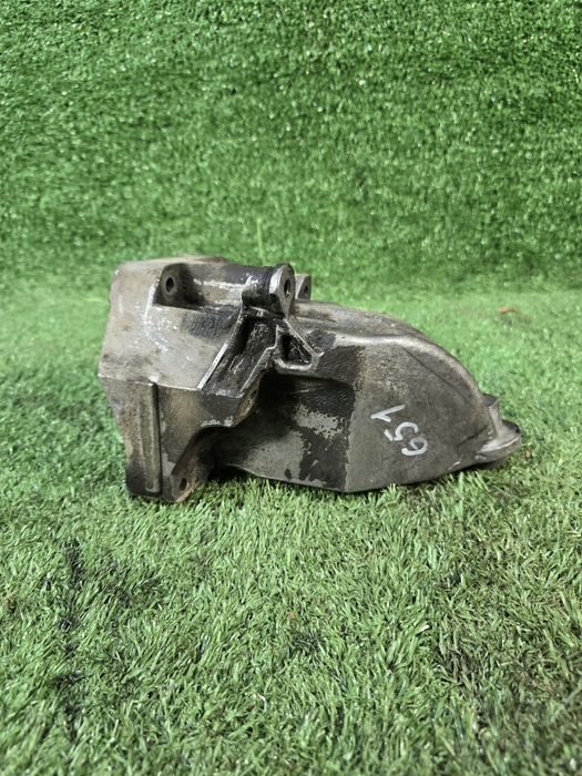 Кронштейн крепление двигателя Мерседес Мерс Спринтер 906 Sprinter 651