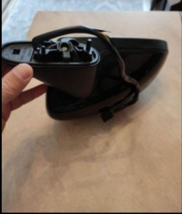 Оригинално Ел.огледало от Опел Корса Д Работи си ,има леки външни забе