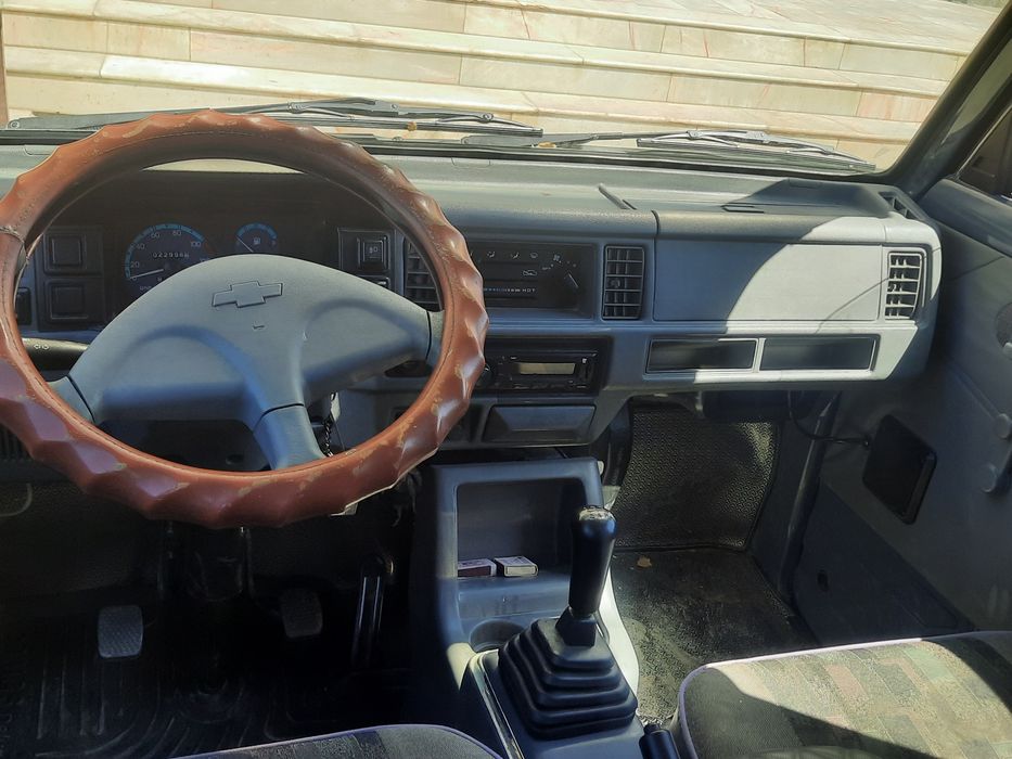 Damas  mokriy asfalt