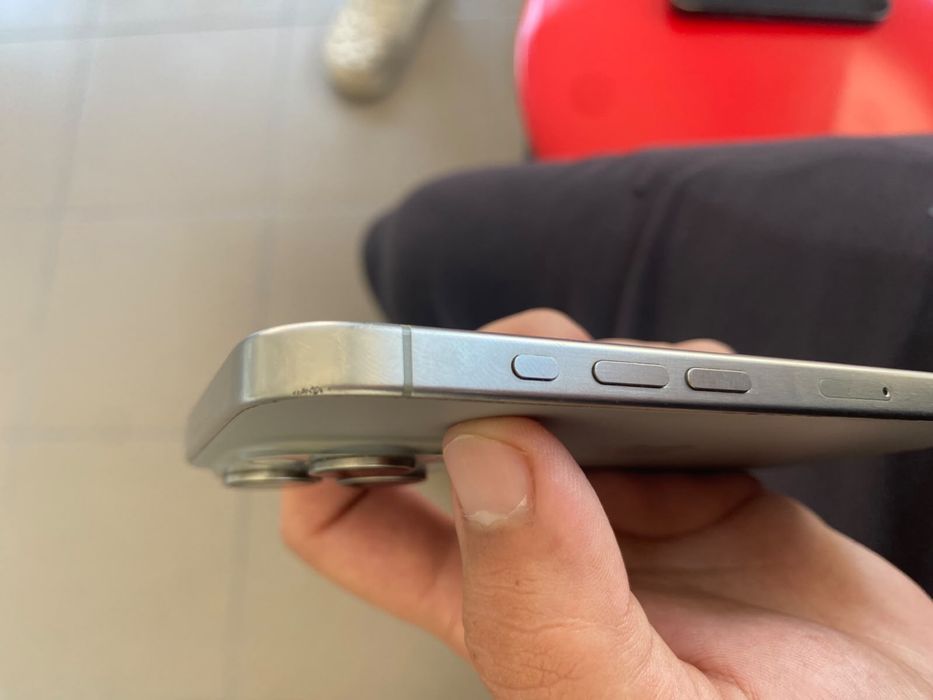 Iphone 15 pro , natural titanium