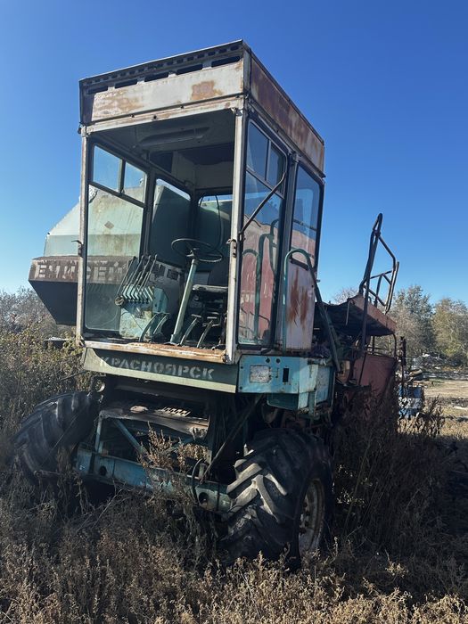 Продам комбайн под сенокос и две сеновозки