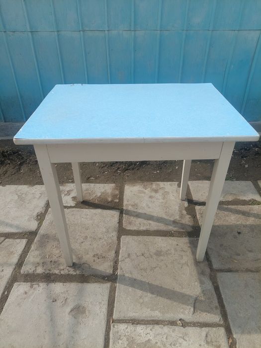 Стол   небольшой