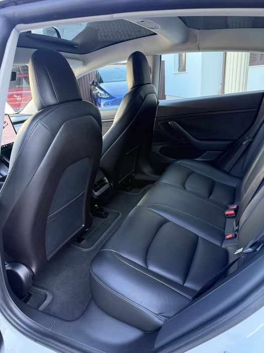 Tesla Model 3 SR+ masina electrica superba