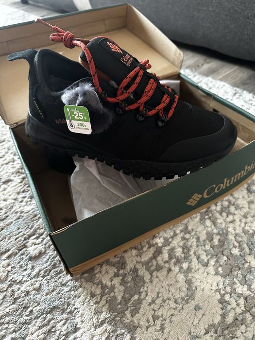 Продам кроссовки columbia