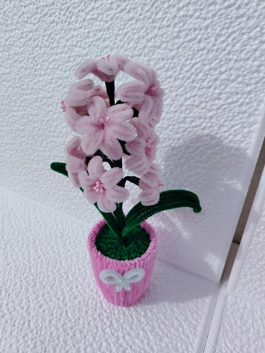 Ръчно изработени пухкави цветя