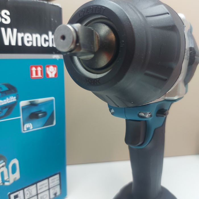 Акумулаторен ударен гайковерт Makita DTW1002Z