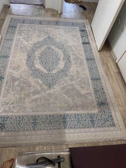 Ковер 1,8*2,5 в хорошем состоянии