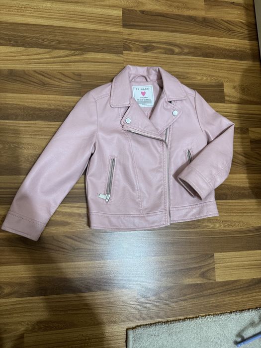 Кожаные/джинсовые курточки на девочку 4 года