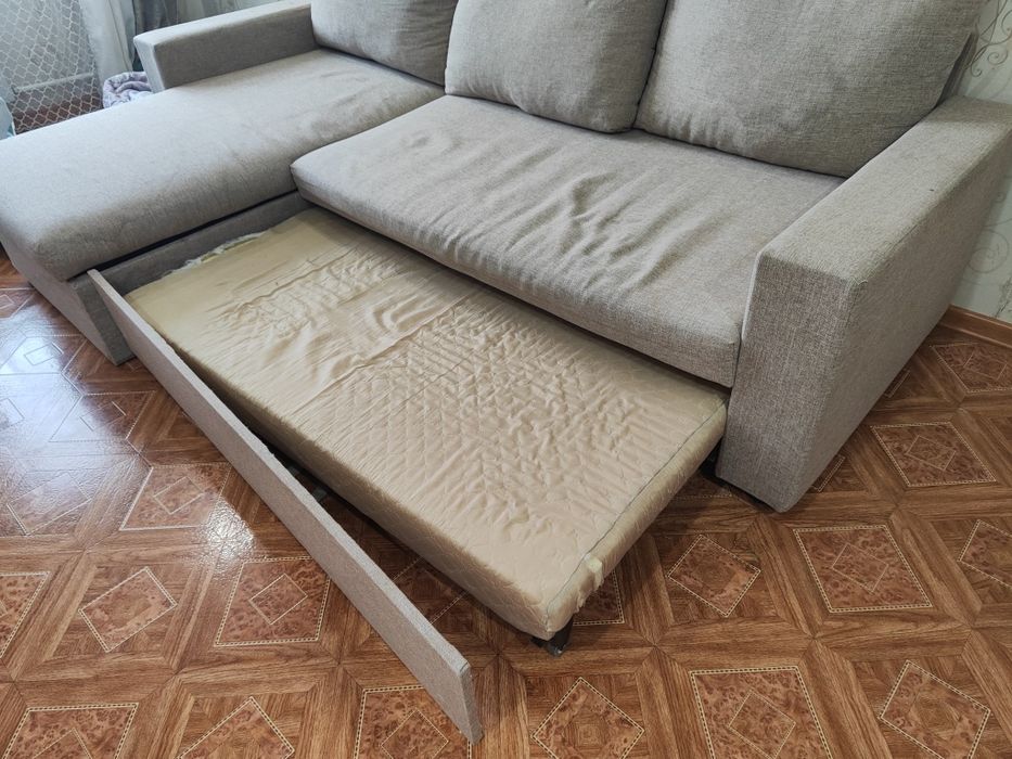 Продаю угловой диван